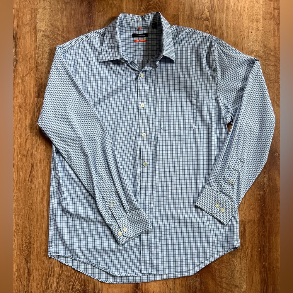 Men’s VanHeusen Traveller checkered dress shirt